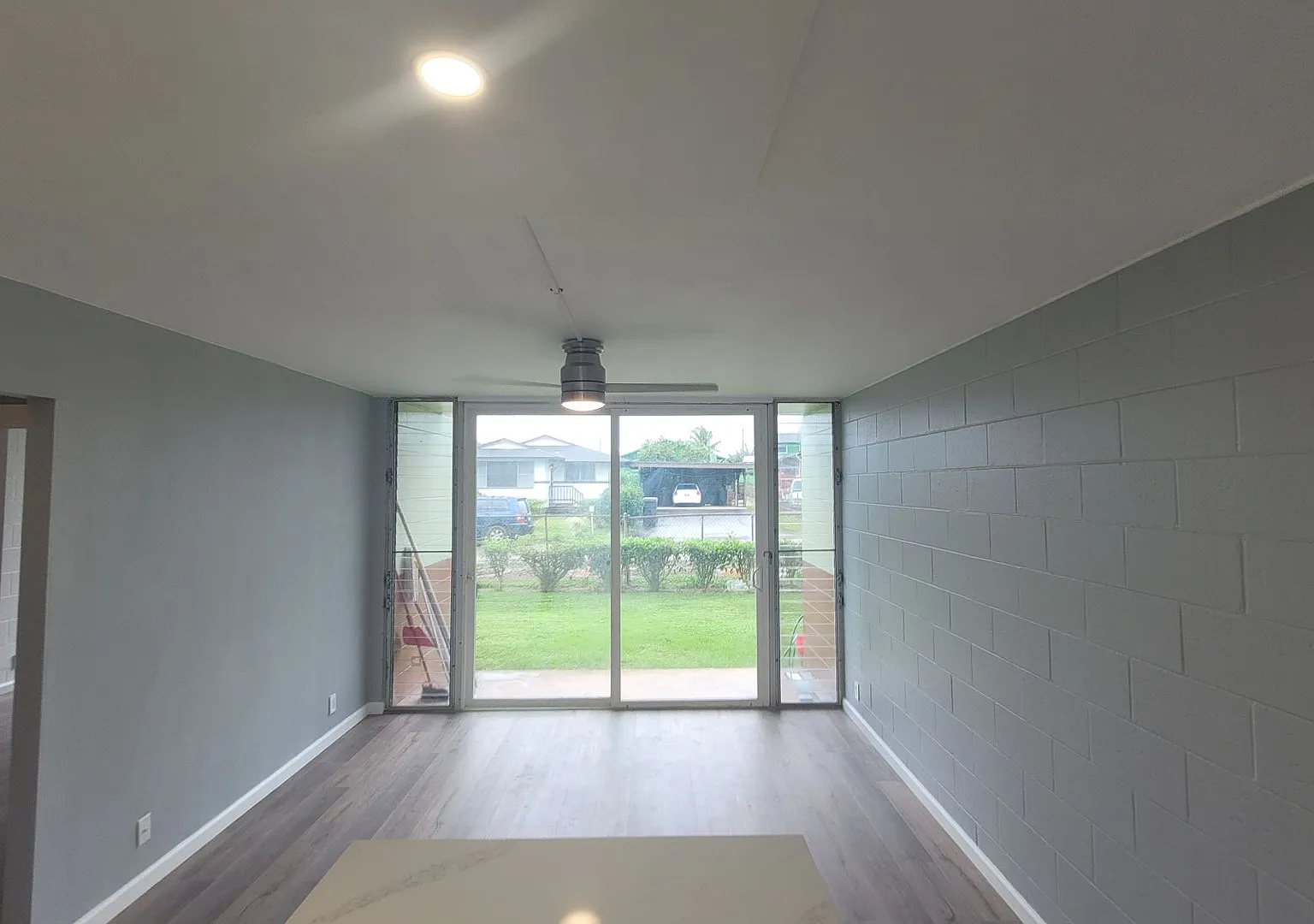 Recently Remodeled 2 Bedroom Ground Floor Apartment in "Lalawai Hale". — Photo 4
