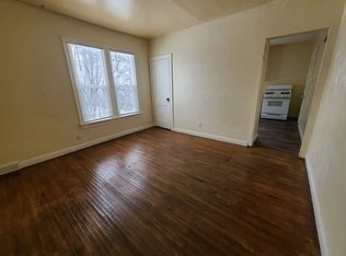 1019 1/2 South St, Waterloo, IA 50702