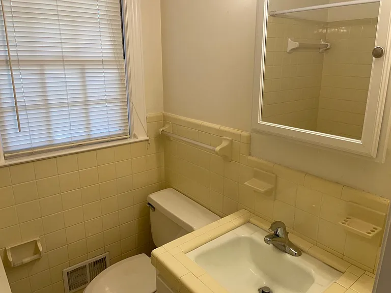 114 S Cardinal Dr — Photo 16