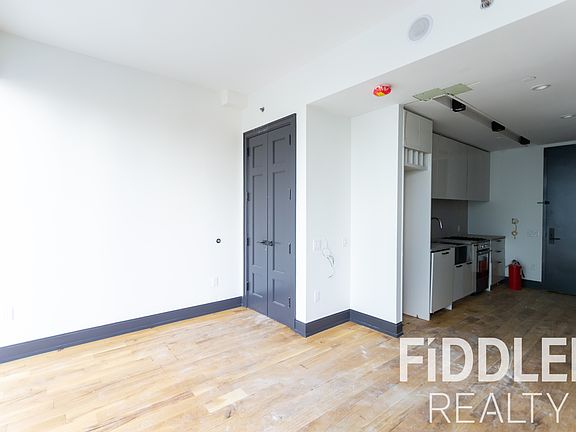4th image of 42-22 27th St #1702