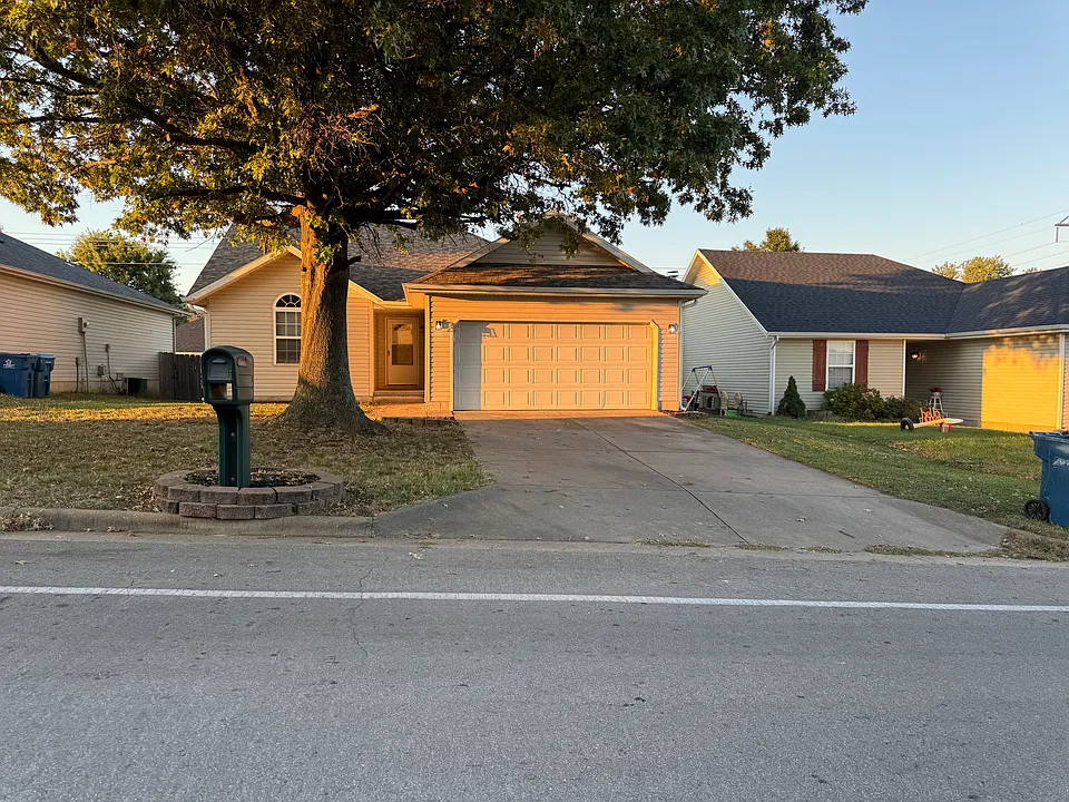 731 W Butterfield Dr