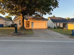 731 W Butterfield Dr, Nixa, MO 65714