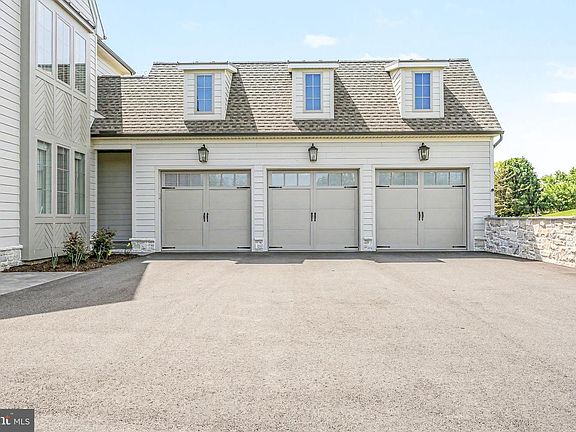 5th image of 1 Strawberry Ln