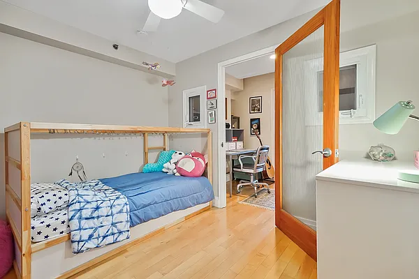 Sold by Avenue Sotheby's International Realty | media 11