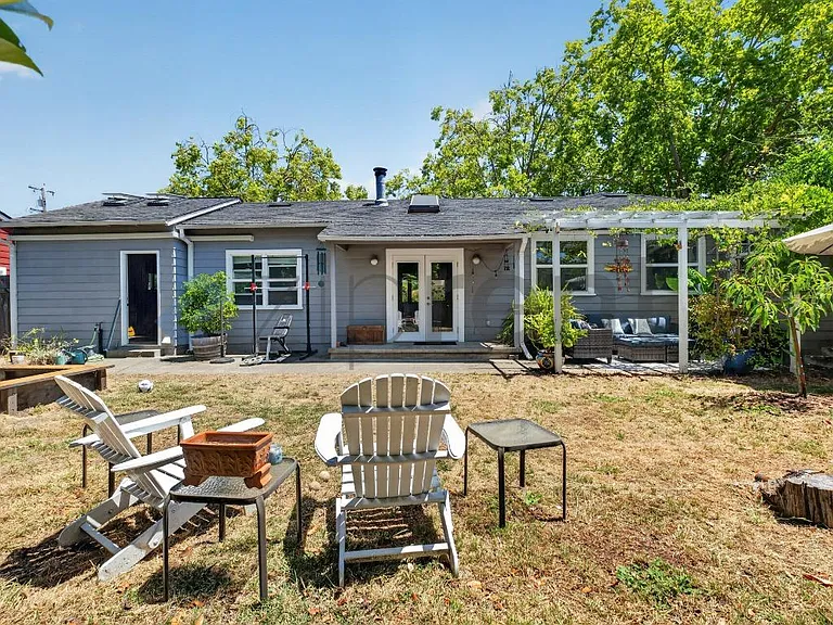 2039 Montecito Ave — Photo 40