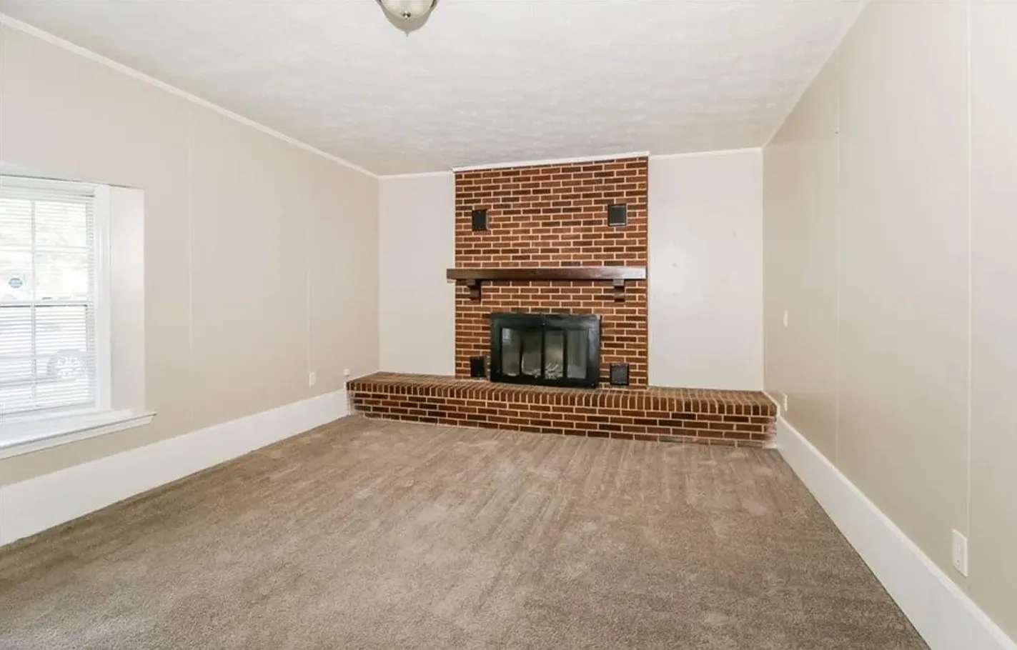 3 bed, 1593 sqft, $1,500 — Photo 2