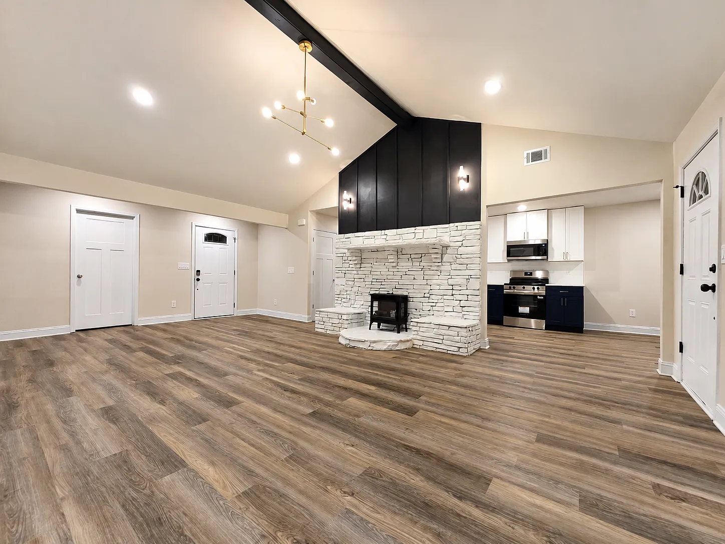 4 bed, 2014 sqft, $2,795 — Photo 2