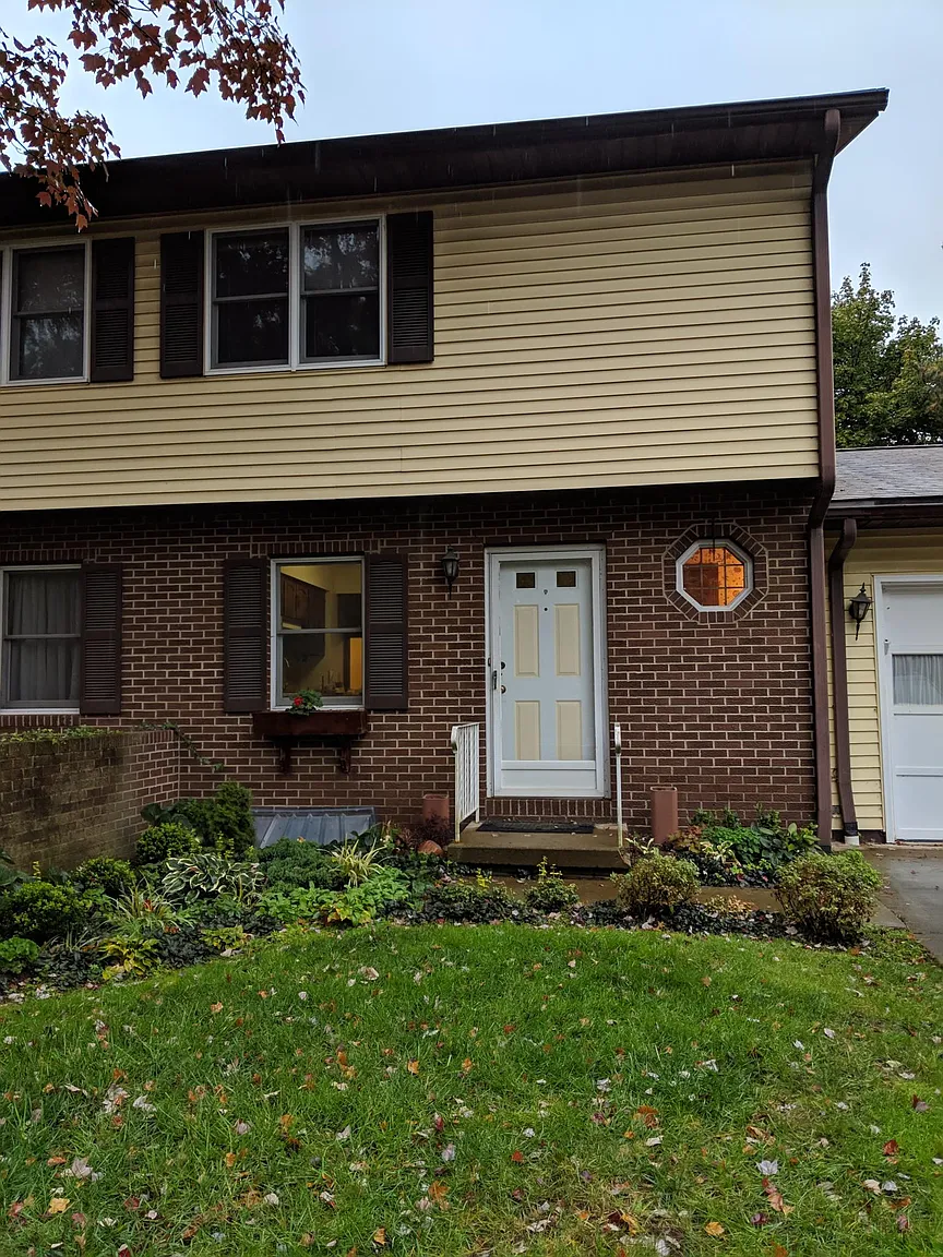 104 Oakmont Ct photo 1