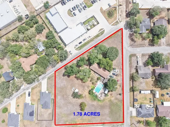 202 Broadmoor St, Victoria, TX 77904