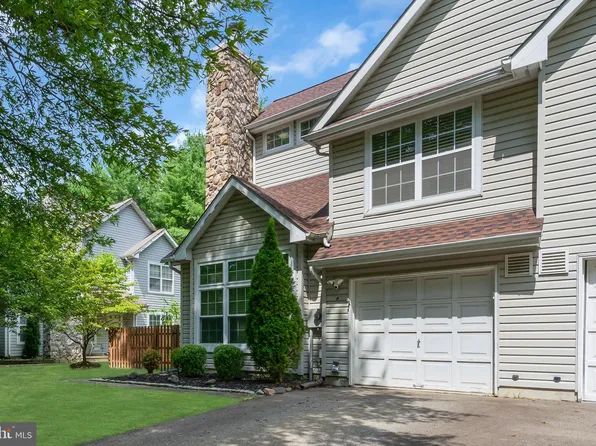 4 Barnsdale Dr, East Windsor, NJ 08512