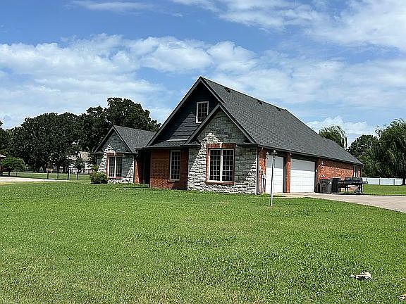 3 car garage 