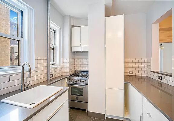 5th image of 328 W 86th St APT 5A