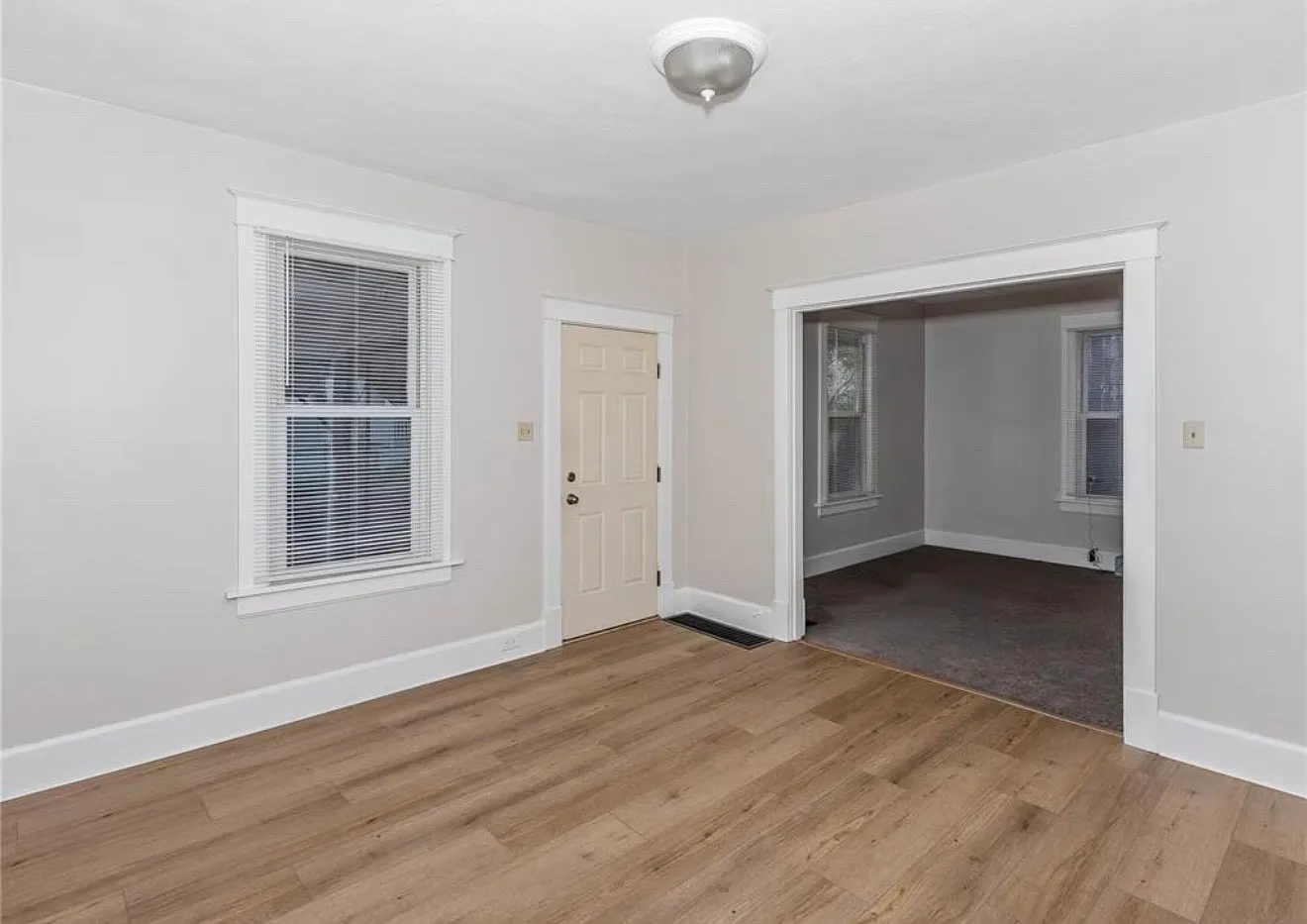 422 S Aurora St — Photo 3