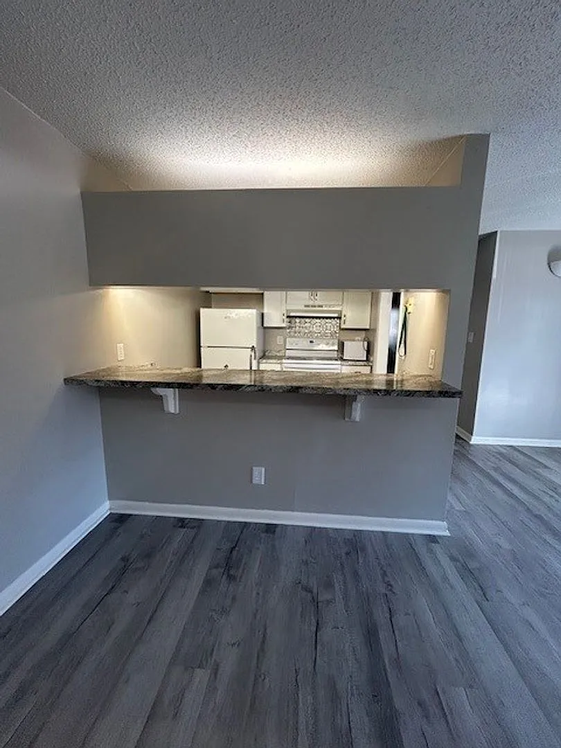 9505D University Terrace — Photo 3