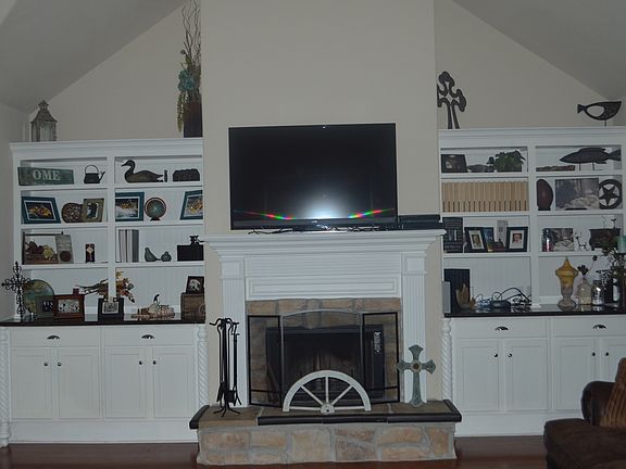 5th image of 131 Woodshire Ln