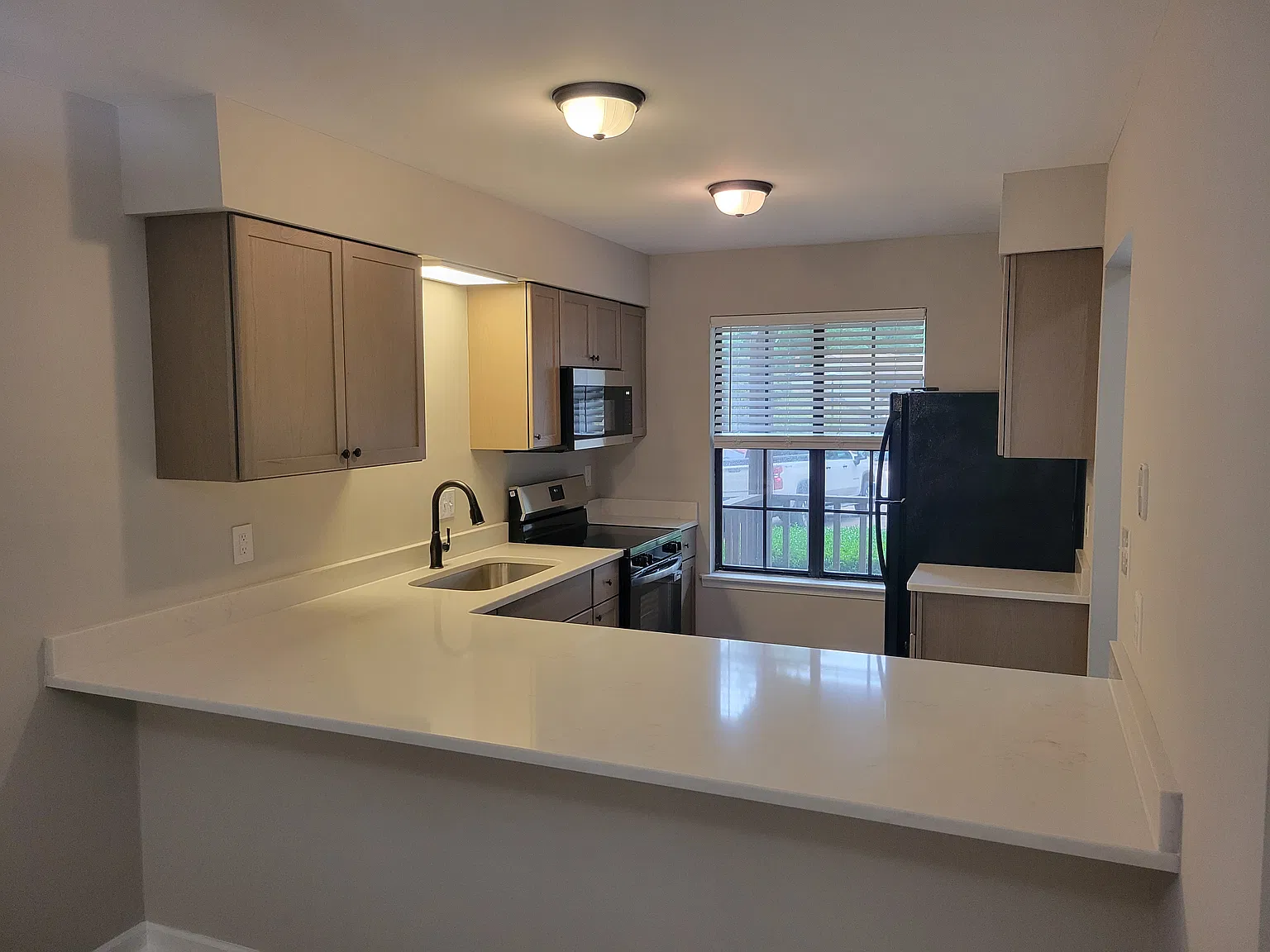 4225 The Oaks Dr — Photo 2