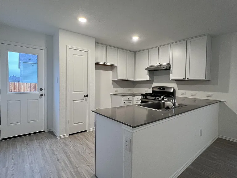 9904 Wye Ml — Photo 9