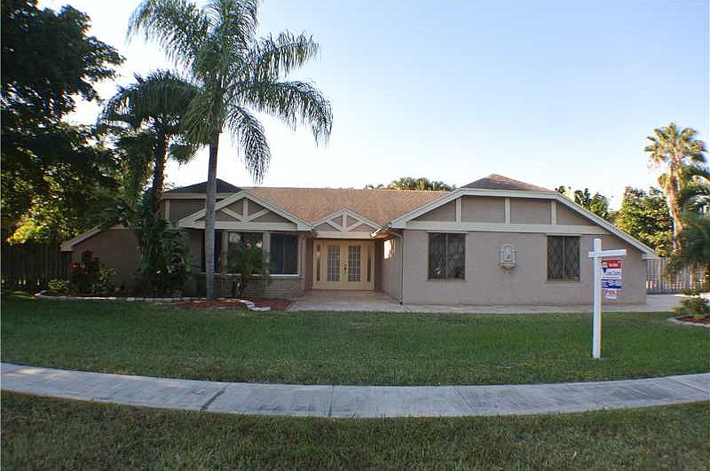 1st image of 743 S Wind Cir