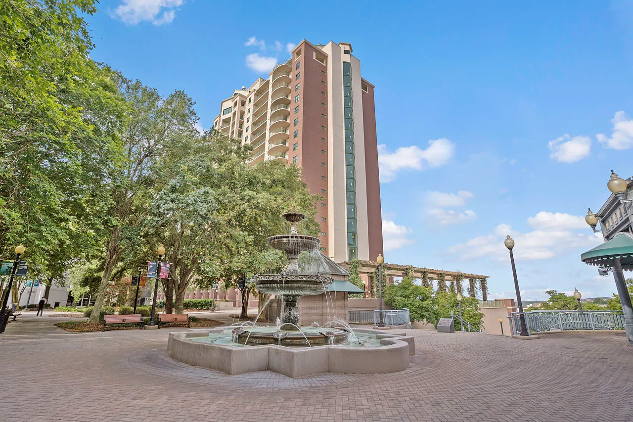 2 bed, 1188 sqft, $2,400 — Photo 1