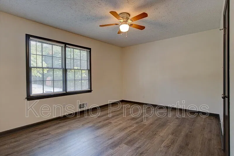 2 bed, 1.0 bath, 910 sqft, $1,345 — Photo 4