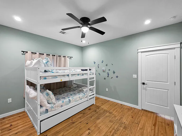 1032 Sunset Cir W — Photo 24