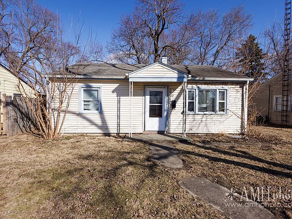 4th image of 762 Webster Cir E
