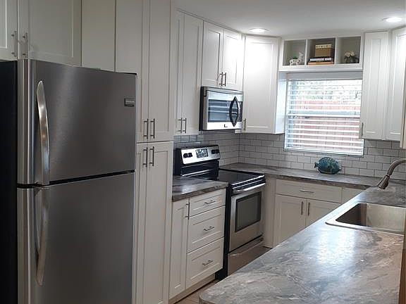 4th image of 164 Ellison Ave