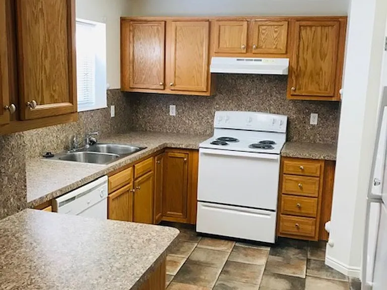 Beautifully updated apartment near WSU and McKay Dee. — Photo 8