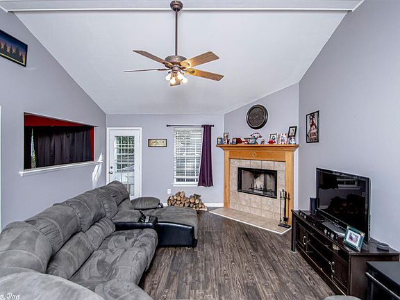 3rd image of 1109 Stamford Dr