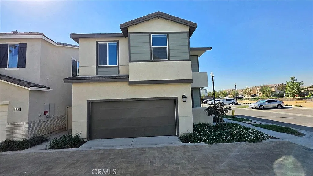 3 bed, 2.5 bath, 1742 sqft, $3,395 — Photo 2