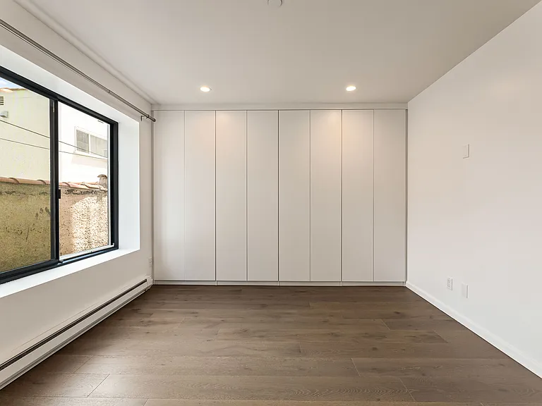 1825 1/2 Alsace Ave — Photo 15