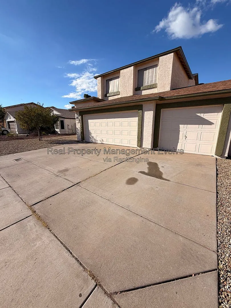 4 bed, 2.5 bath, 2168 sqft, $2,625 — Photo 2
