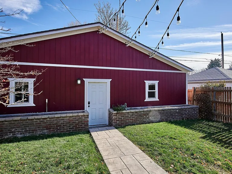 2308 Grape St — Photo 34