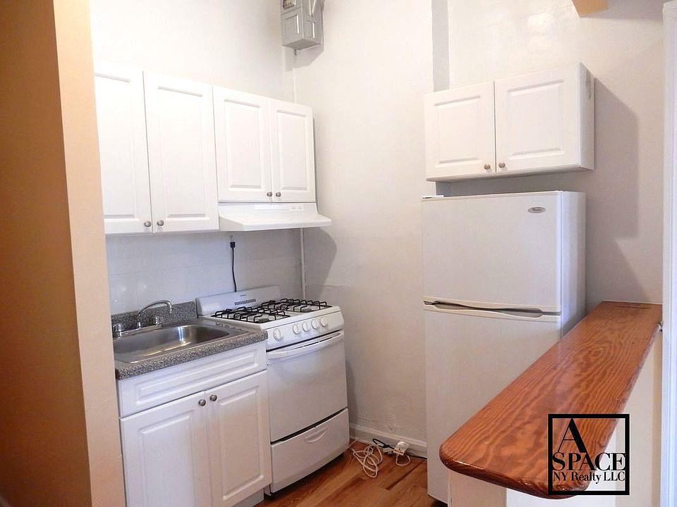 2nd image of 435 W 48th St APT 3