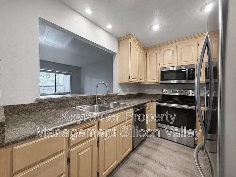 1418 Capurso Way — Photo 7