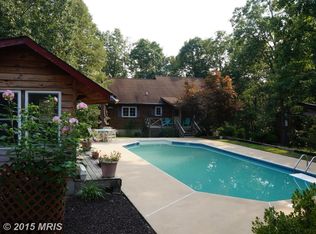 190 Log Cabin Ln, Berkeley Springs, WV 25411