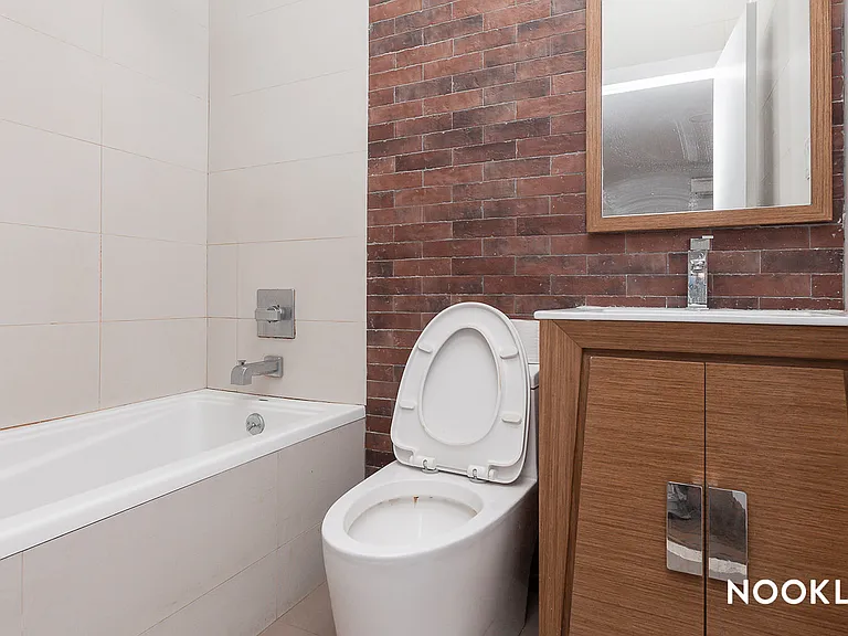 112 Manhattan Ave #3R — Photo 8