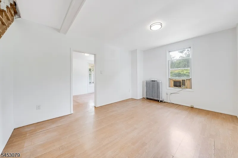 3 bed, 1.5 bath, $3,450 — Photo 4