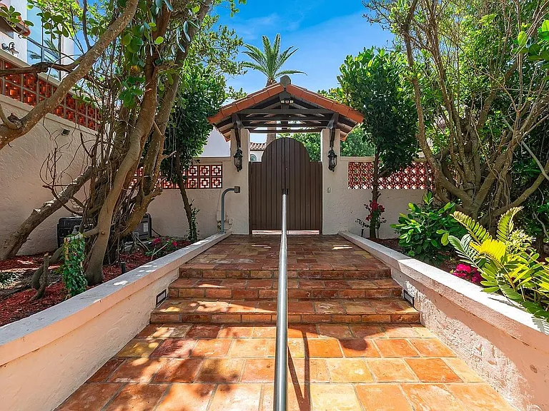 1 Ocean Ln — Photo 15