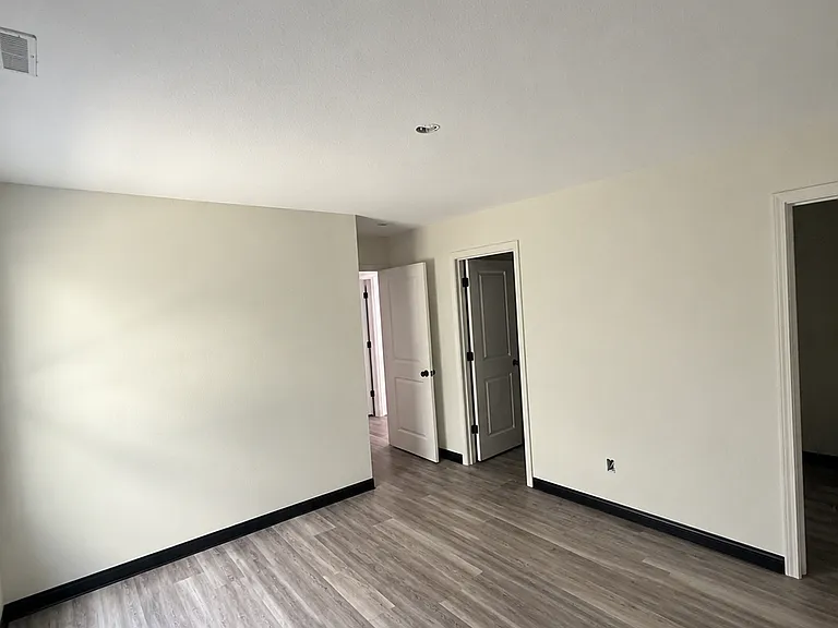 1018 E 10th St #1 — Photo 2