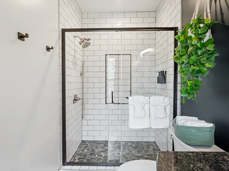 Ensuite bathroom to primary bedroom
