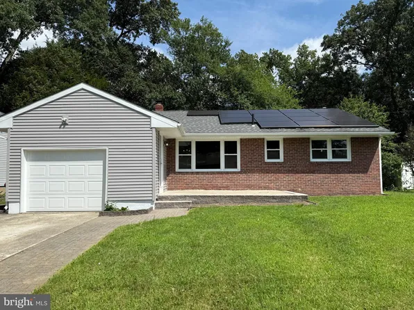 521 Pasadena Dr, Magnolia, NJ 08049