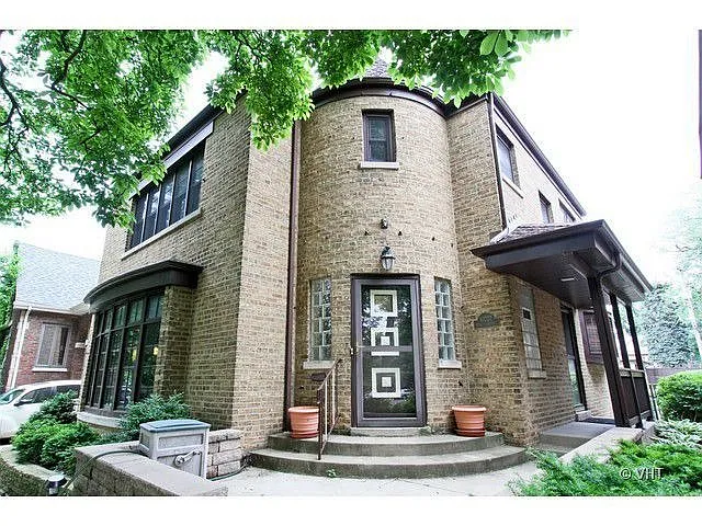 10227 S Oakley Ave photo 1