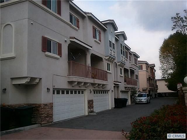 2nd image of 670 S Magnolia Ave