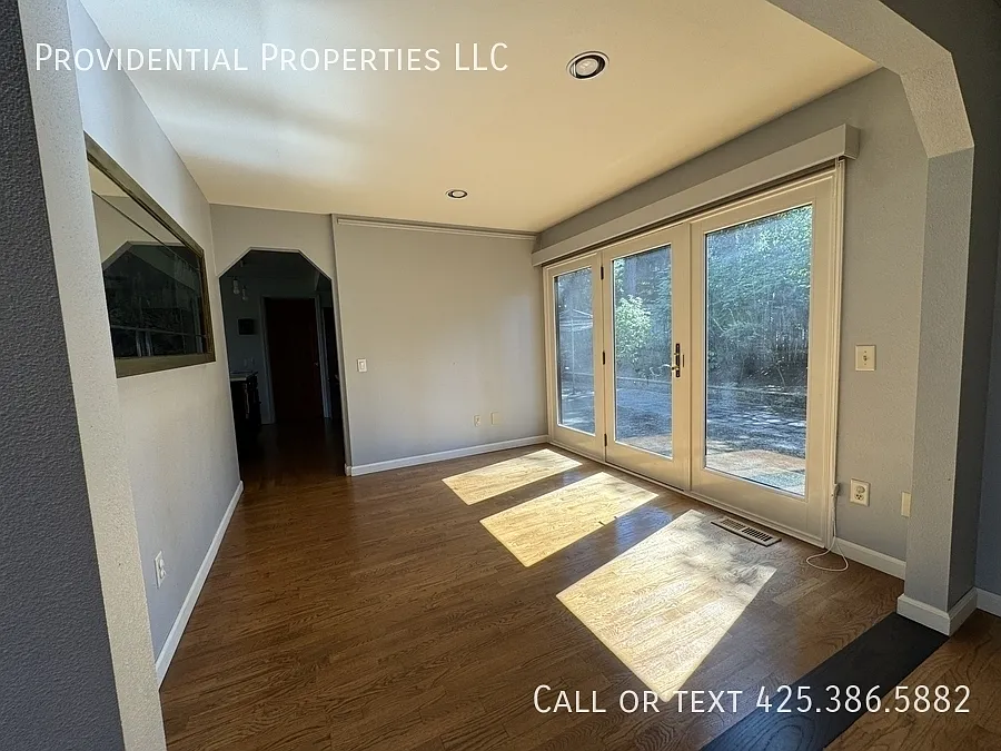4 bed, 2.5 bath, 1800 sqft, $4,200 — Photo 4