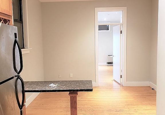 3rd image of 215 Maujer St #2A