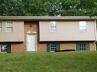500 Covington Ln, Ridgeway, VA 24148