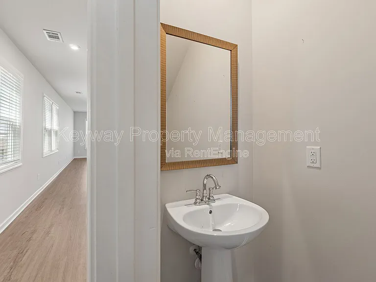 651 Manitou Cir — Photo 5