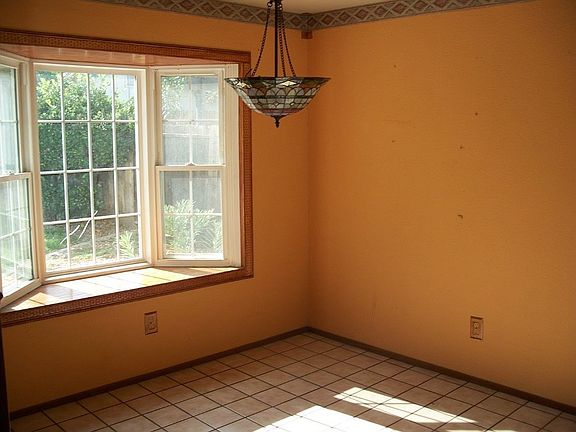 5th image of 3162 Nicole St