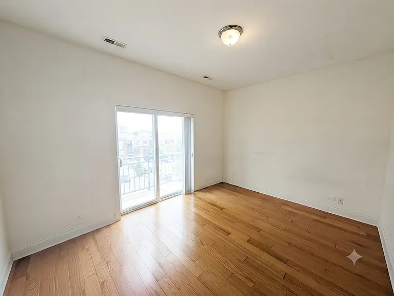 2352 W Byron St #301 — Photo 14